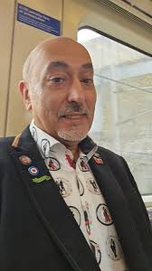 Used to go to Kelly's in Bethnal green. Moved to Rochester kent. Went to  pie Mash shop in Rochester the pies where really dry no gravy in the pie. I  do miss.