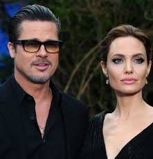 Angelina jolie, при рождении войт ( англ. Andzhelina Dzholi I Bred Pitt Pomirilis Radi Docheri Starhit Ru