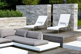Mediterraner Stadtvillengarten Mit Grosszugiger Terrasse Und Loungebereich Villa Lounge Garten