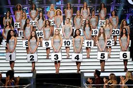 Markle's job as one of the models on stage was to reveal the amount of money in the briefcase after the contestant picked a number. Women Play A Bigger Role In Cnbc S Deal Or No Deal Reboot