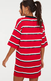 Black And Red T Shirt Dress 15 00 Featuring A Bold Red Striped Material With A Contrasting Black Collar And An Oversized Boyfriend Fit This T In 2020 Boyfriend T Shirt T Shirt Dress Shirt Dress