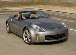 The 350z entered production in 2002 and was sold and marketed as a 2003 model from august 2002. Nissan 350zæŽ'é‡