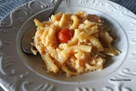 Cavoli, patate, pancetta e pecorino sono gli ingredienti chiave per preparare un gustoso primo piatto. Pasta E Cavolo La Ricetta Napoletana La Cuoca Galante Napoli