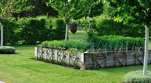 Beatrice Et Philippe Marzano Avec Bernard Bonnaudeau Les Jardins Du Chaigne Touzac Potager Jardin Potager Potager Cloture