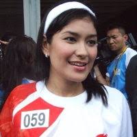 Bawa Obor, Valerina Daniel Lari 'Berdua'