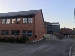 Hovedverneombud på trosterud skole, magnus håkonsen, mener det haster å få på plass rødt nivå i. Korona Skole Og Oppvekst Rodt Niva Pa Videregaende Skoler Hjemmeskole For Rakkestad Elever