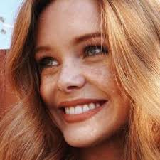 Layla Burns as May Singer • Model and Actress • Age: 15 years • Height:  1,66m (5'55”) #TheSelectionMovie