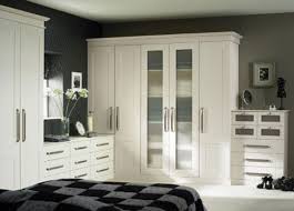 Beyaz Renklerde Dolap Ve Yatak Odasi Takimi 2015 Katalog En Yeni Modelleri Ve Cesitleri Dolaplar Yatak Odasi Mobilya Takimlari Renkler