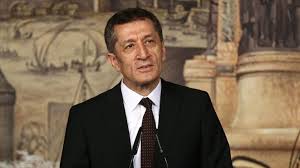 Milli eğitim bakanı ziya selçuk'un kardeşi oktay selçuk'un yönetiminde olduğu şirketin devlet okulları ve özel okullara 25.6 milyon tl'lik satış yaptığı ileri sürülmüştü. Milli Egitim Bakani Ziya Selcuk Twitter Dan Paylasti Iyi Tatiller Kuzularim Haberler