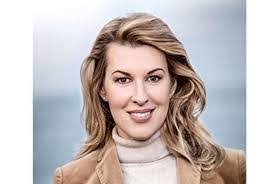 Natalie Fischer's Instagram, Twitter & Facebook