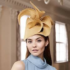 The wedding guest hairstyles with fascinator can change your appearance and assurance throughout a time when you may want it the most. Fascinator Nicki Marquardt Munich