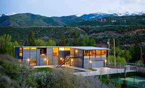 What kind of house does modcoho build? Flatpak Luxury Prefab House In Aspen Colorado