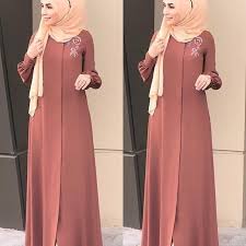 L Image Contient Peut Etre 2 Personnes Personnes Debout Muslim Fashion Dress Abayas Fashion Muslim Women Fashion