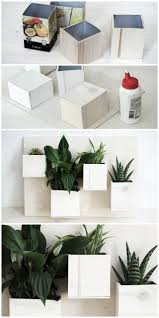 Diy Pflanzen Bild Aus Getrankekartons Getrankekartons Upcycling Vertikaler Garten Pflanzenbild Mit Sperrholz Und Pflanzen Z B Sukkulenten Diy Blumenstander Diy Gartenprojekte Vertikaler Garten