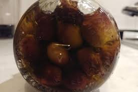 Le olive in salamoia sono una conserva semplice perfetta per avere sempre a disposizione in dispensa uno stuzzichino ideale da servire come finger mettete le olive, un litro di acqua e il sale in una ciotola capiente. Come Fare Le Olive In Salamoia Ambiente Bio