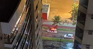 Piscina 'desaba' sobre o estacionamento em prédio. Wvyq5ddckezxom