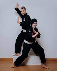 Hitam sakral pada setiap seragam sh terate pada hakikatnya, hitam yang ada di setiap baju kadang sh terate tidak terlepas dari. Menikah Hari Ini 10 Gaya Prewed Atlet Pencak Silat Hanifan Pipit