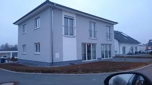 Haus Grau Weiss Fenster Weiss Gut Fassade Haus Hausfassade Graue Fassade