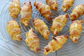 Recette Petits Croissants Au Nutella Rapides Et Economiques En Pas A Pas Recette Nutella Recette Brunch Croissant Nutella