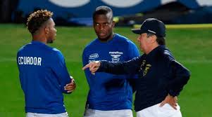 El entrenador de ecuador'bolillo' gómez destacó el trabajo de sus dirigidos para vencer a perú en lima.además, alabó al equipo de ricardo gareca. Hernan Dario Gomez Se Comio Un Bolillo Y Conto Por Que Le Dicen Bolillo Bendito Futbol