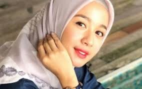 Tersedia beragam pilihan filter yg biasa di aplikasikan pada selfie kamu.tersedi. Tulis Pesan Bijak Di Ig Laudya Cynthia Bella Malah Ditanya Netter Soal Suami