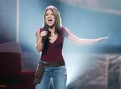 Kelly Clarkson Net Worth 2021: From Waitress to Multimillionaire