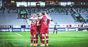 Aktuell wird die herren fußball mannschaft von christian streich trainiert. Sc Freiburg Home Facebook