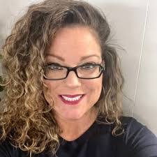 Shawna Estes's Instagram, Twitter & Facebook