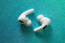 Apple Headphone Deals For 2020 Noise Cancelling Solo Pro Now On Sale For 240 Apple Headphone Airpods Pro Beats Headphones Wireless