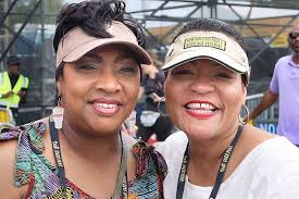 Teen lifeguards rescue drowning mom, 7-year-old son from river