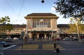It is pretty small for the canton, but hopefully they will expand a bit Lausanne Station Shopping And More Sbb