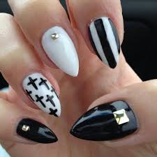 Black And White Pointer Finger Love Im Getting All White With That Pointer Finger On My Ring Finger Pointed Nails White Nail Designs Stiletto Nails Designs