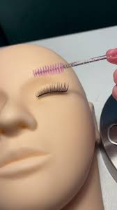 hi i'm looking for a lash artists who is able and recommended to do natural  lashes cat eye and bug eye style 🙂 and how much it would cost