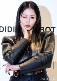 그는 한예슬과 친구들의 사진에 대한 해명을 요구하더라. Sh Pkaqj1n4o0m