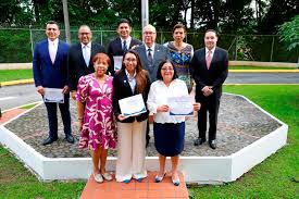 Reconocen a funcionarios de unidades ejecutoras y a profesionales  promotores de la lactancia materna