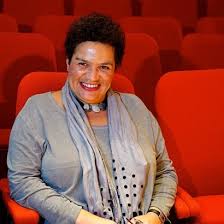 Jacqueline margaret kay , cbe , frse , frsl (nacida el 9 de noviembre de 1961), es una poeta, dramaturga y novelista escocesa. Jackie Kay With Adam Fairhall S The Imaginary Delta Events Manchester Literature Festival