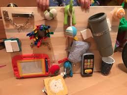 What a great activity/learning board for a busy toddler. Unser Busy Board Einfach Aber Gut Bespielt Glucke Und So
