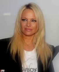 Blonde frauen entsprachen über die epochen hinweg stets einem besonderen schönheitsideal. News On Tour Pamela Anderson Ex Baywatch Sex Symbol Strandete In Koln Botox Boys Luden Sie In Einen Club Ein