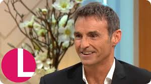 He was the lead singer of the scottish pop group wet wet wet, from their formation in 1982 until their split in 1997. Wet Wet Wet S Marti Pellow Knows His Way Around A Frying Pan Lorraine Youtube