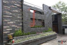 Rumah batu alam yang minimalis, sederhana dan modern kian diminati. 17 Desain Pagar Batu Alam Untuk Rumah Minimalis Modern Mewah Ideas Fence Design Compound Wall Design Compound Wall