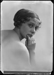 35 1915 portrait photographs of women, Glass plate negatives in the swedish  performing arts agency Images: PICRYL