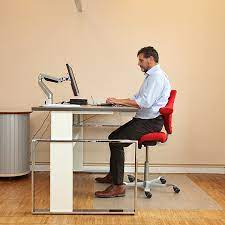 Durch das ständige sitzen nehmen wir nicht nur rückenbeschwerden in kauf, auch unsere leistungsfähigkeit. Ergonomie Hohenverstellbare Schreibtische Sitz Art Lubeck