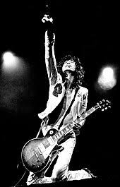 Talking about jimmy page's body measurements, he has a height of 5 feet 11 inches and his weight is unknown. Jimmy Page Wikipedia