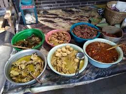 Warung makan yang ia kelola cukup legendaris dan banyak orang memburunya. Mencicipi Mangut Lele Mbah Marto Kuliner Legendaris Khas Yogyakarta Kumparan Com