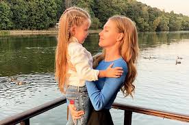 Кристина асмус и гарик харламов. Kristina Asmus I Garik Harlamov Zaveli Dlya 5 Letnej Docheri Lichnuyu Stranicu V Instagram Spletnik