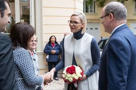 Jun 08, 2021 · toujours en quête de liquidités, l'inter pourrait laisser filer ivan perisic. La Princesse Charlene De Monaco A Nouveau De Sortie Pour La Croix Rouge Cette Fois Avec Le Prince Albert Ii