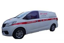 How much does it cost to get a locksmith to make a car key? Ejsgo8as4iqxlm