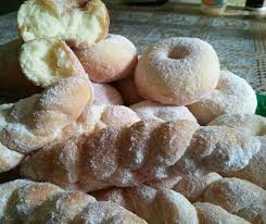 Kuih ini diperbuat menggunakan tepung pulut, santan, gula dan garam yang dimasukkan ke dalam daun pisang dan dikukus selama 10 minit. Resepi Donut Gebu 1kg Resepimyresepi Boloit Com