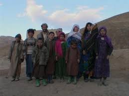 Während der sowjetischen invasion 1979 befand sich die familie gerade in paris und konnte danach nicht mehr ungefährdet nach afghanistan zurückkehren. Kabul Afghanistan Familia Afgana Bild Von Kabul Kabul Province Tripadvisor