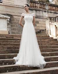 Abiti Da Sposa Raimon Bundo Abito In Tulle E Pizzo Sposa D Este Atelier A Padova Rovigo Verona Vicenza Wedding Dresses Bridal Dresses Bridal Gowns